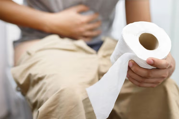 Đi cầu ra máu tươi nhỏ giọt – Dấu hiệu chớ xem nhẹ